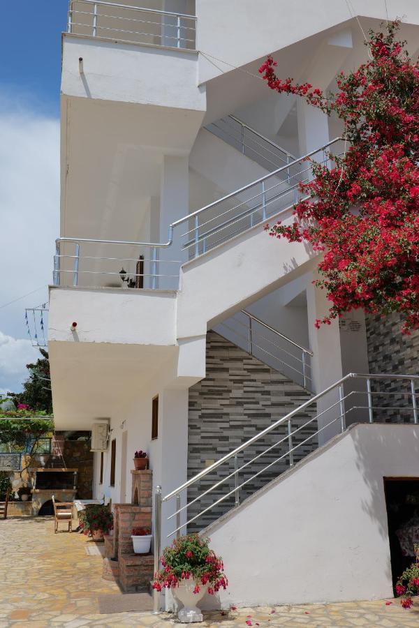 Vila Genci Ksamil Luaran gambar